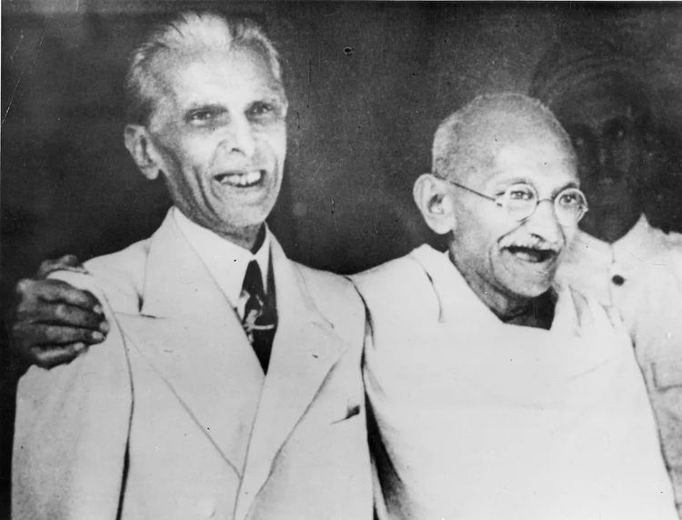 Photograph of Jinnah with Gandhi in 1944 Photo 429 17